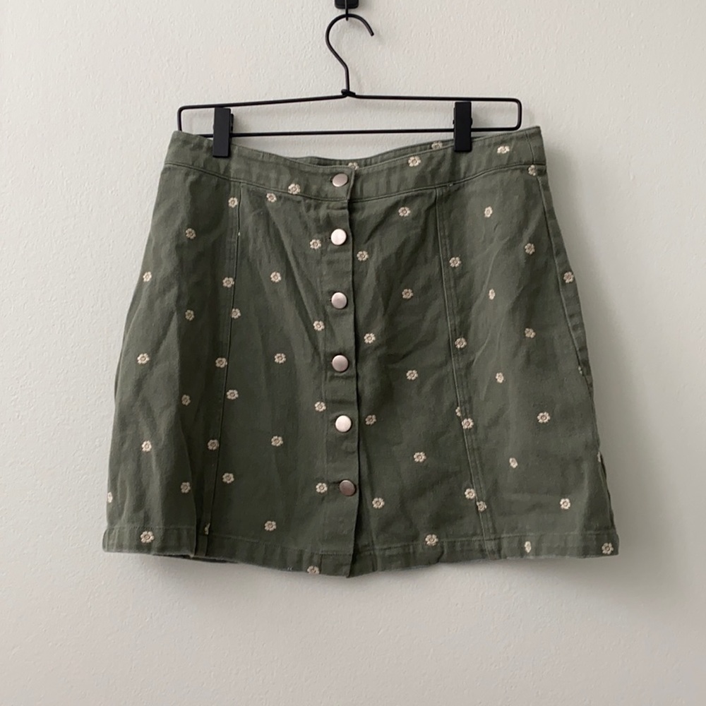 Embroidered mini skirt